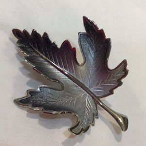 Maple Leaf Brooch excellent condition